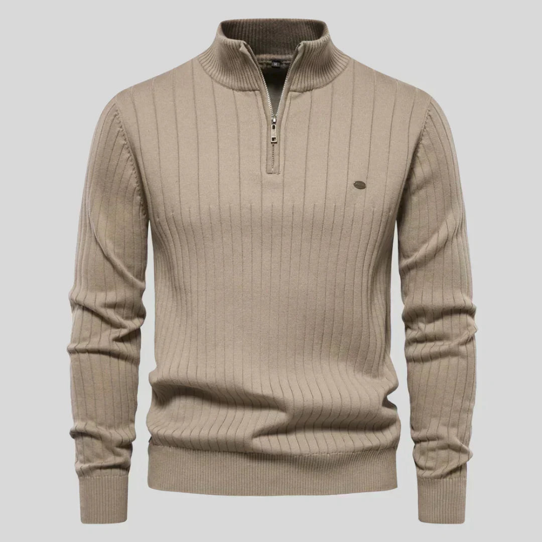 Martin – Elegantni Pulover s Ogrlicom