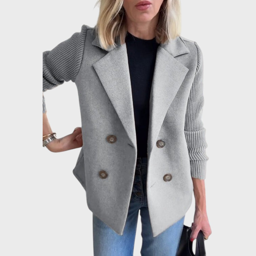 Emma - Elegantni blazer s pletenim rukavima