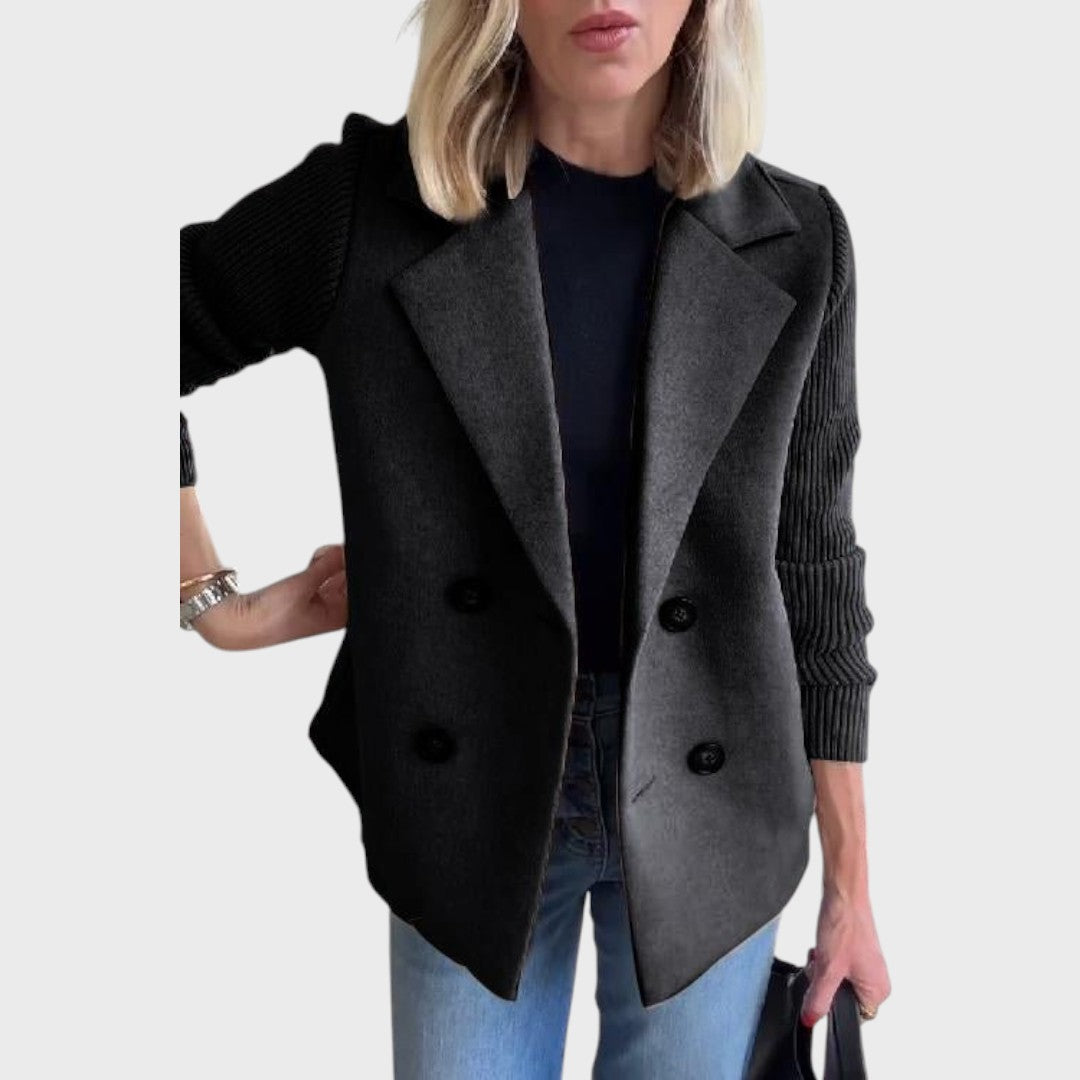 Emma - Elegantni blazer s pletenim rukavima